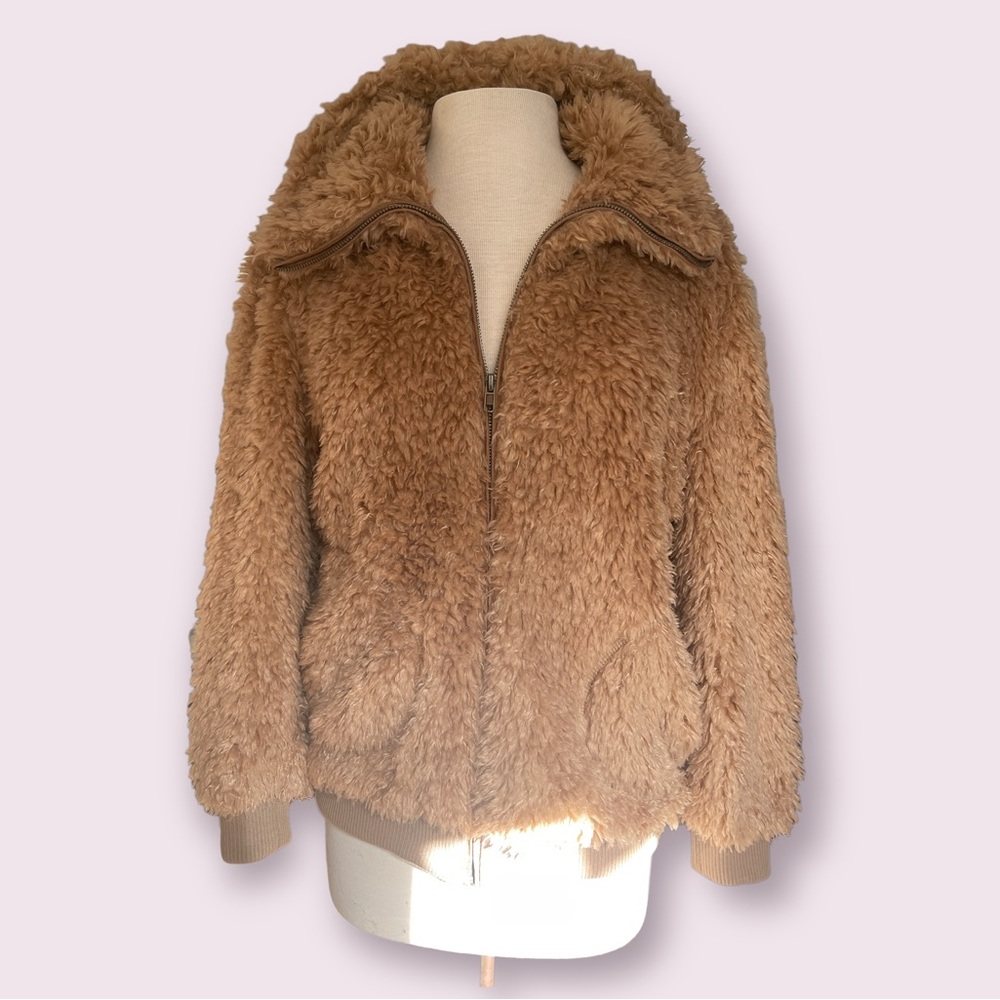 Warm neutral LIKE NEW fuzzy soft teddy coat jacket - Picture 3 of 11